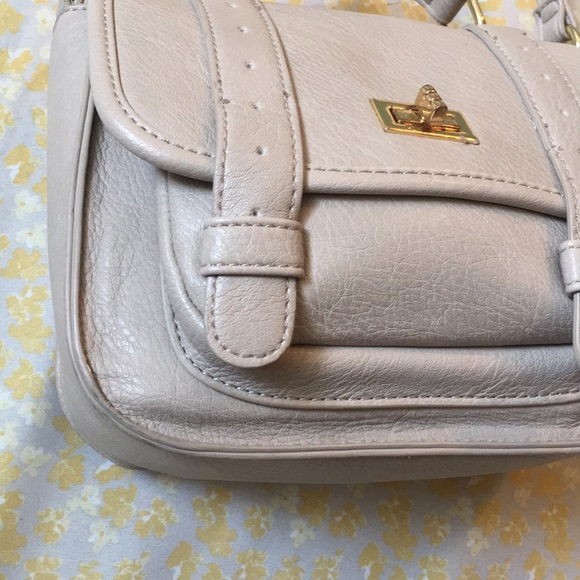 FOREVER 21 Patent leather crossbody handbag - Picture 3 of 7